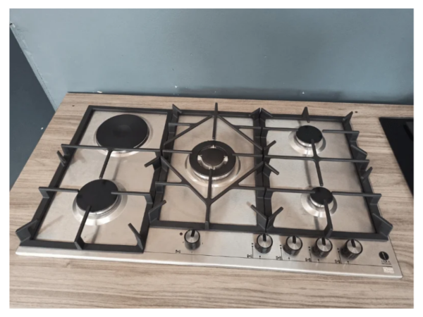 IQRA Built-In Hob, 90cm, 4 Gas Burners + 1 Electric Plate, Stainless Steel Finish, Auto Ignition, Cast Iron Pan Supports, Flame Failure Device – IQ-MOON 9L3GTP Built-in Hobs